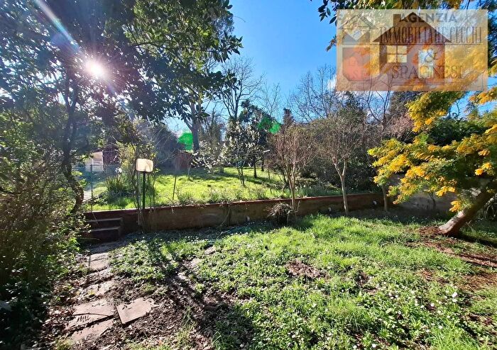 Casa con 7 locali in vendita in Via Galileo Galilei Poggio a Caiano, Poggio A Caiano