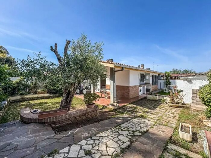 Casa trilocale in vendita in Via Dragone, Ardea