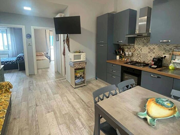 Appartamento trilocale in affitto in Via delle Tartane, Ostia Levante, Roma