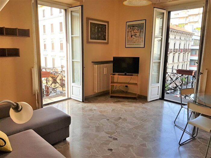 Appartamento trilocale in affitto in Via Lecco, Porta Venezia, Milano