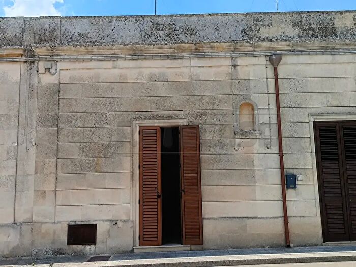 Casa trilocale in vendita in Via Ugo Foscolo, Martano