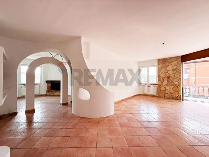 Appartamento con 5 locali in affitto in Via Pantano, Guidonia Montecelio