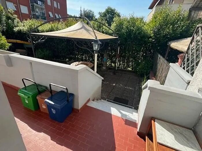 Appartamento quadrilocale in vendita in Rgo Querciol, Massa