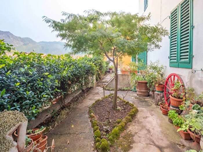 Casa quadrilocale in vendita in Via delle Ginestre, Calenzano