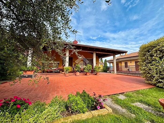 Casa con 5 locali in vendita in Via Piave, Sona
