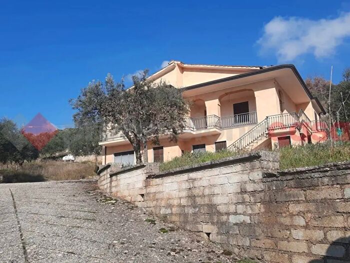 Casa con 5 locali in vendita in Via Valenzano Snc, Veroli