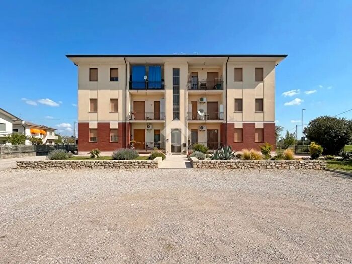 Appartamento quadrilocale in vendita in Via Casalandri, Isola Rizza