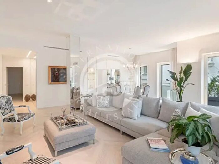 Appartamento con 6 locali in vendita in Milano