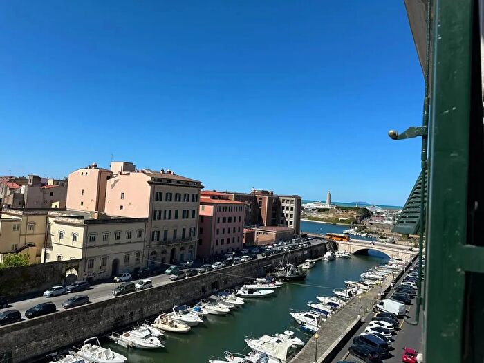 Appartamento con 7 locali in vendita in Livorno