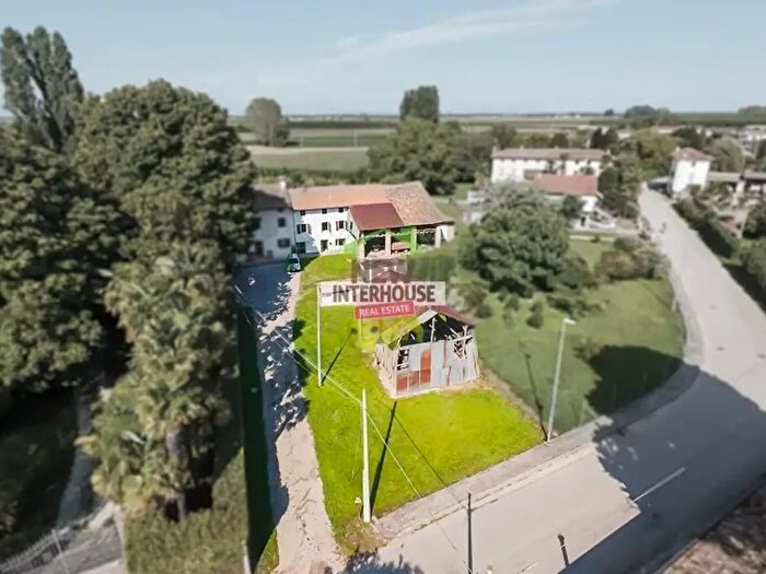 Appartamento con 8 locali in vendita in Via Melar, Varmo