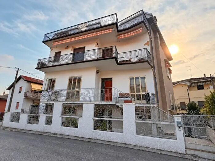 Appartamento con 5 locali in vendita in Via Giacomo Zanella, San Giovanni Lupatoto