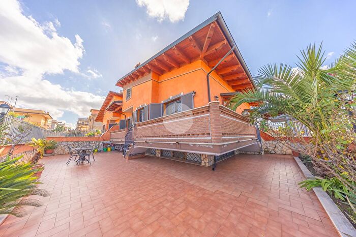 Casa con 5 locali in vendita in Via Fosso dellOsa, Roma