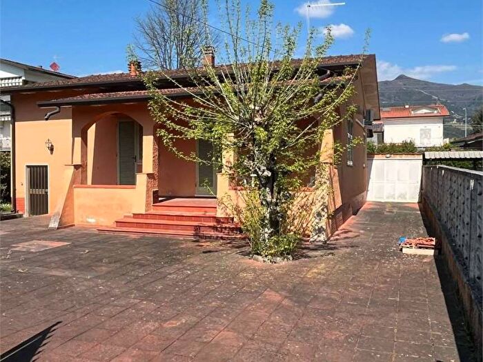 Casa con 5 locali in affitto in bregoscia, Marina Verde Renella, Montignoso