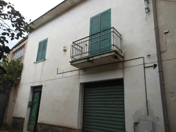 Casa con 6 locali in vendita in Vairano Patenora