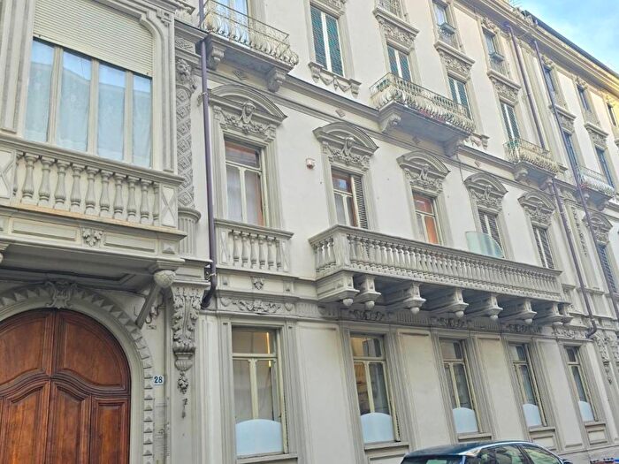 Appartamento quadrilocale in affitto in Via Legnano, Crocetta, Torino