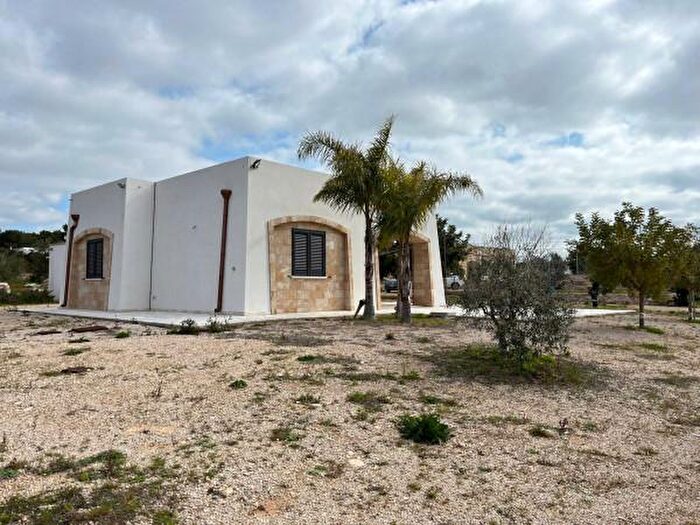 Casa con 6 locali in vendita in Salve