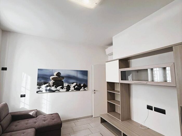 Appartamento trilocale in affitto in Via Molinetto di Lorenteggio, Giambellino, Milano