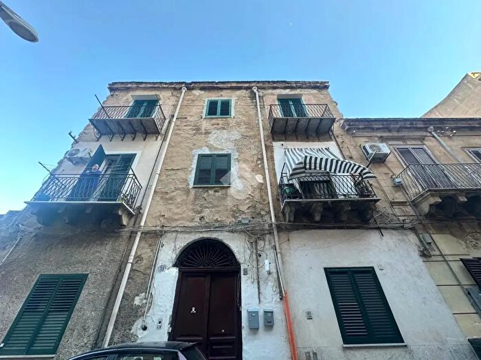 Appartamento trilocale in vendita in Via Giovan Battista Odierna, Palermo