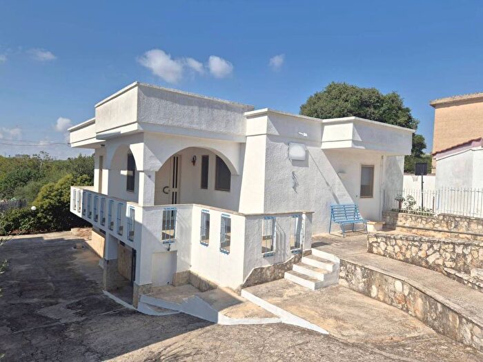 Casa con 6 locali in vendita in Contrada Coreggia, Alberobello