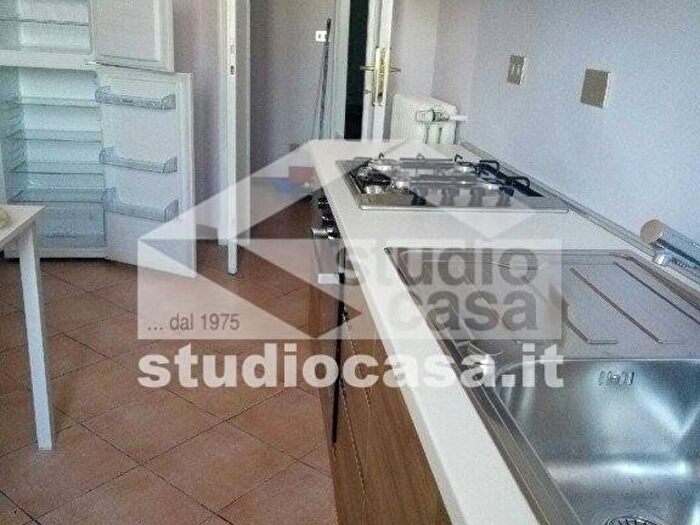 Appartamento trilocale in affitto in Milano Via Teodosio, Città Studi, Milano