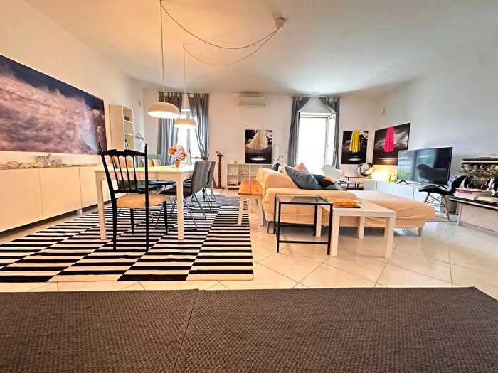 Casa con 8 locali in vendita in Via Donizetti, San Nicola La Strada