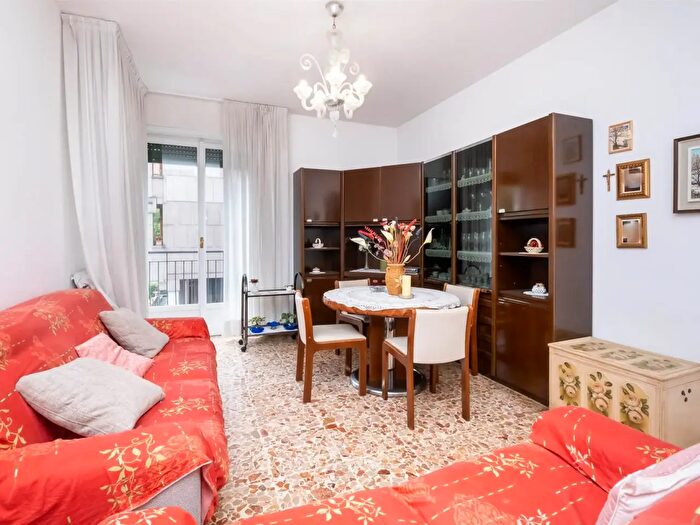Appartamento quadrilocale in vendita in Via Vittadini, Milano