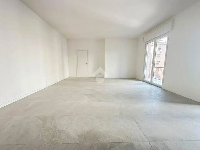 Appartamento trilocale in vendita in Via Francesco da Levanto, Verona