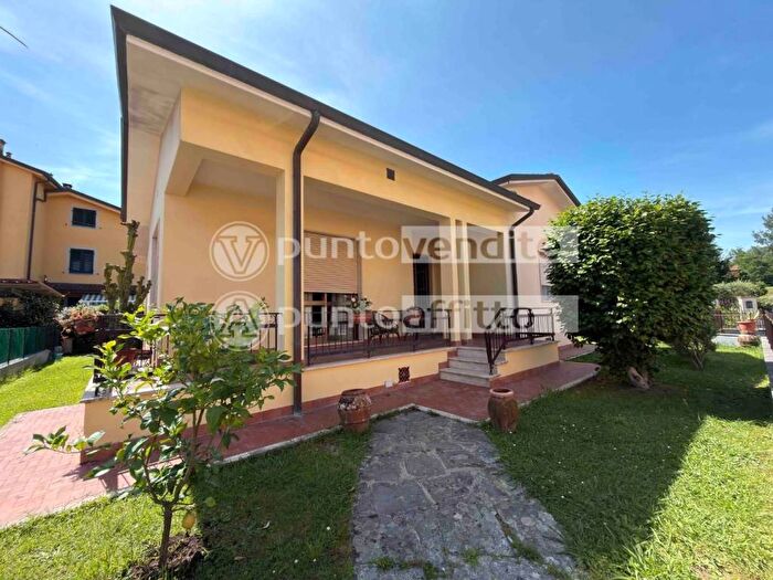 Casa quadrilocale in affitto in Via della Chiesa XI, Nave, Lucca