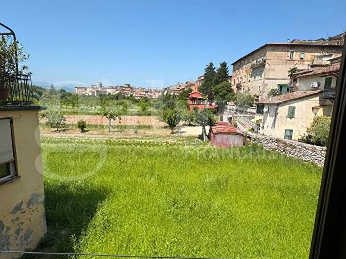 Casa con 6 locali in affitto in VIA DEI POZZI SNC, Rieti