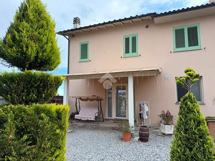 Casa quadrilocale in vendita in Via Ponte ai Pini, Altopascio
