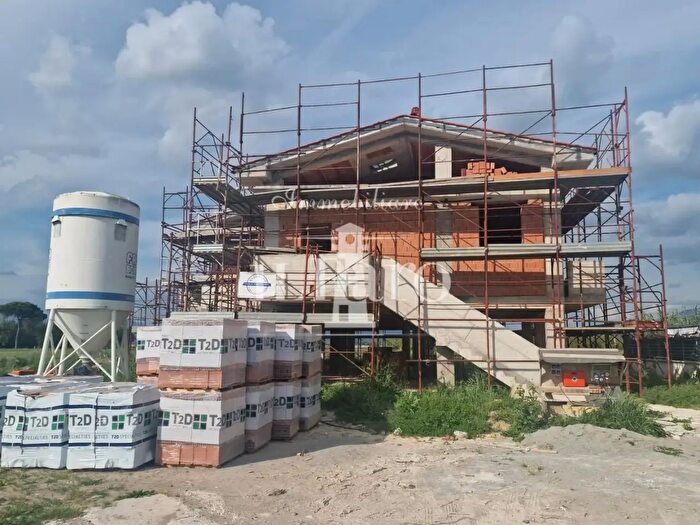 Casa quadrilocale in vendita in Oncino, Campi Bisenzio