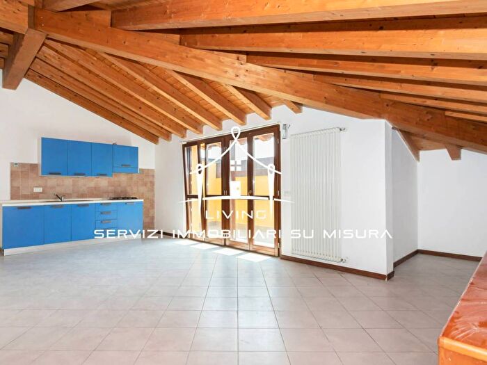 Appartamento trilocale in affitto in Via San Giovanni Bosco, Campagnola, Bergamo