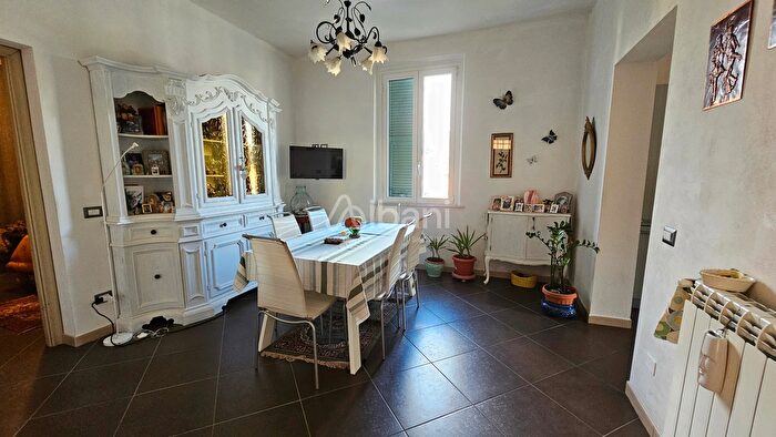 Appartamento con 5 locali in vendita in Via delle Ville, Arcola