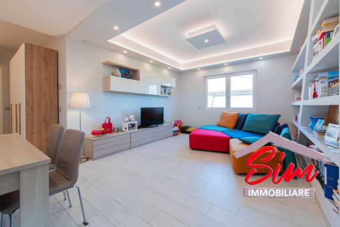 Appartamento trilocale in vendita in Via Galliate Snc, Romentino