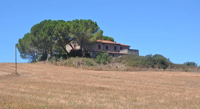 Casa con 13 locali in vendita in Bibbona