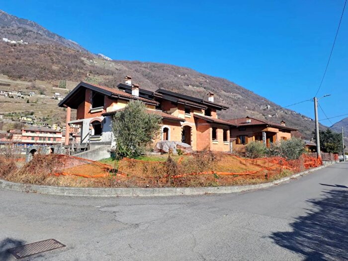 Appartamento con 15 locali in vendita in Via Prati dellIsola, Traona