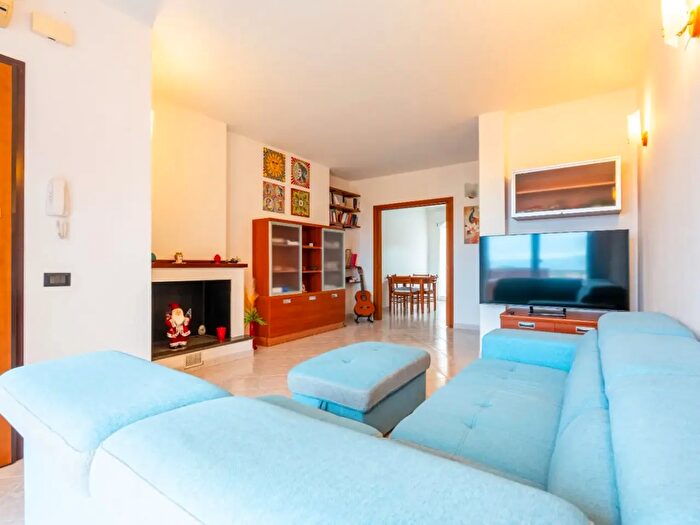 Appartamento trilocale in vendita in Via Bari, Capoterra