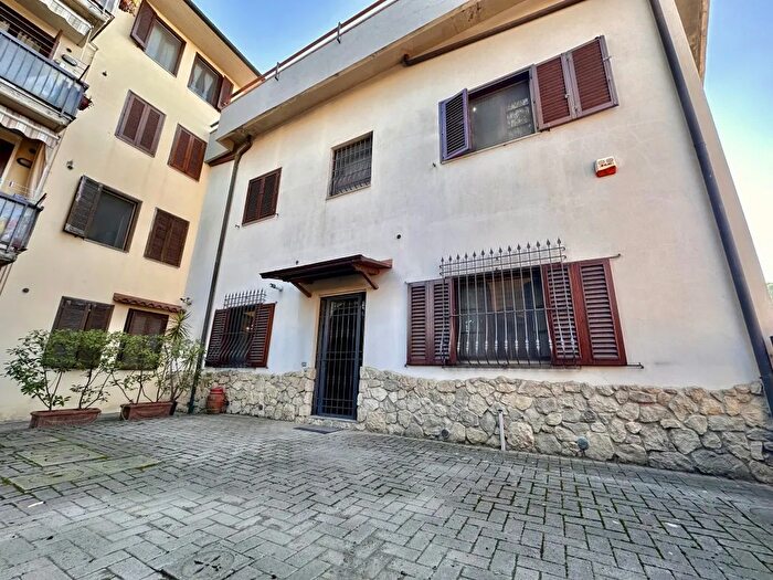 Casa con 6 locali in vendita in Via Pistoiese, Campi Bisenzio