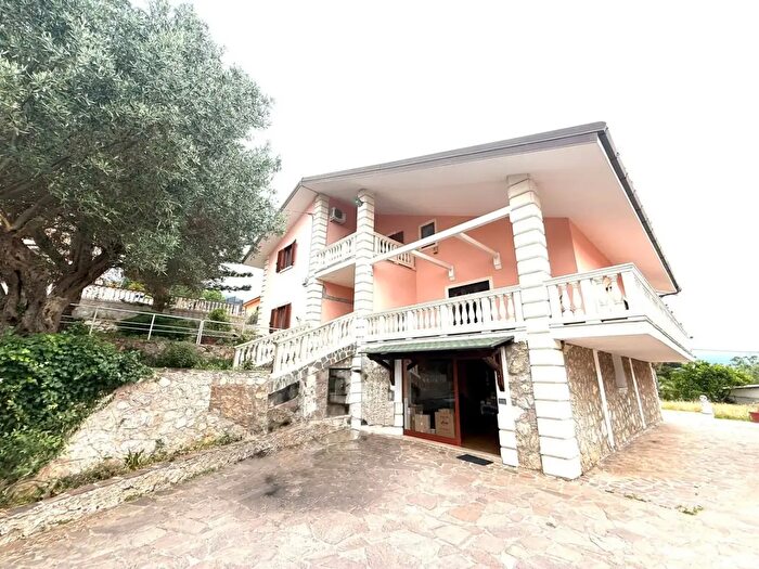 Casa con 8 locali in vendita in Contrada Canneto, Lamezia Terme