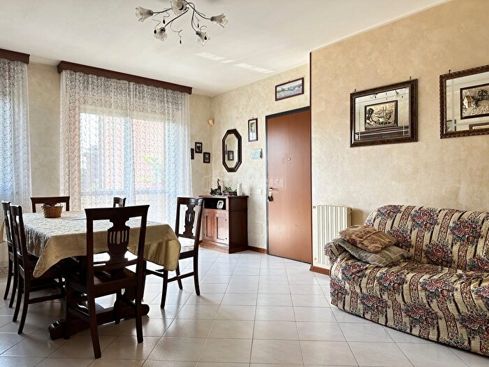 Appartamento quadrilocale in vendita in Via Nazario Sauro, Baranzate