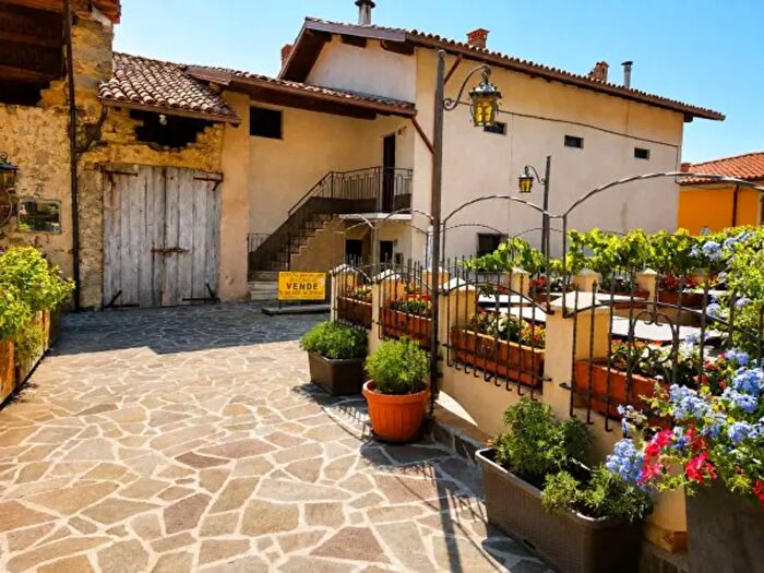 Appartamento con 6 locali in vendita in Via Tito Speri, Treviso Bresciano