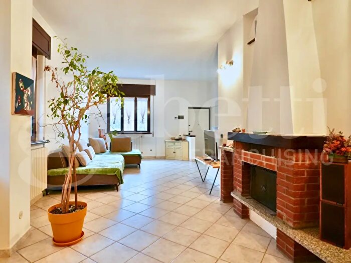Casa con 5 locali in vendita in Via Valleambrosia, Rozzano