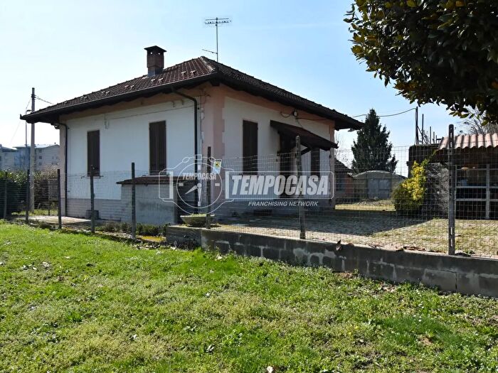 Casa quadrilocale in vendita in Alba