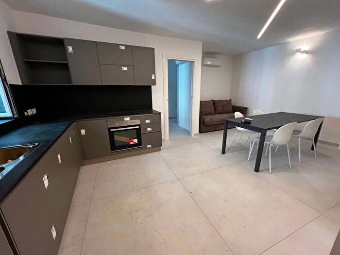Appartamento bilocale in affitto in Via Giovanni Nicotera, Monte di Dio, Napoli