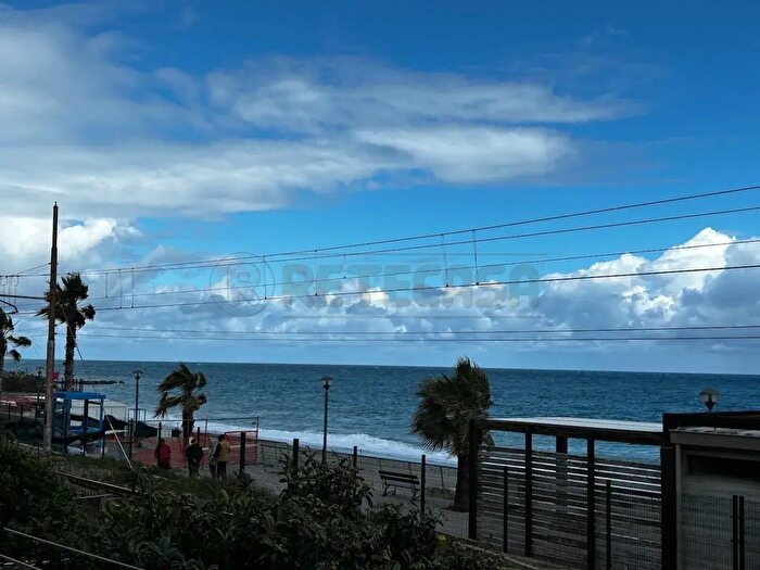 Appartamento trilocale in vendita in Viale Aprile, Pietra Ligure