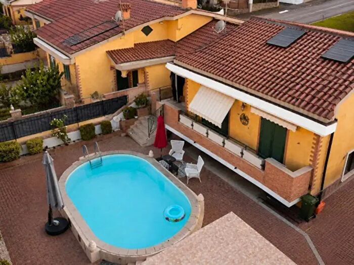 Casa con 6 locali in vendita in Via Sannicandro di Bari, Roma