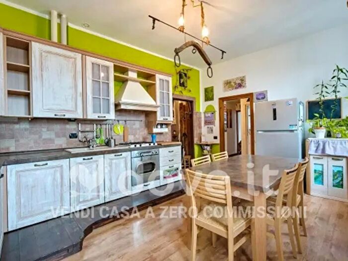 Appartamento quadrilocale in vendita in Via Sessa, Guanzate