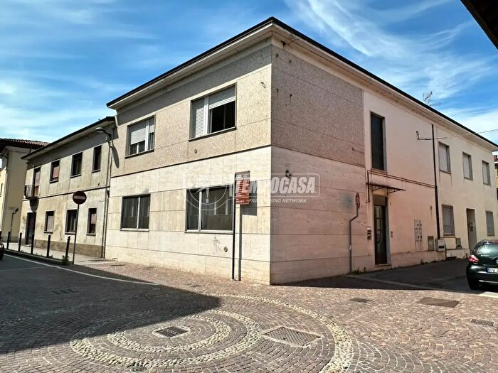 Appartamento trilocale in vendita in Vicolo Chiuso, Trezzo SullAdda