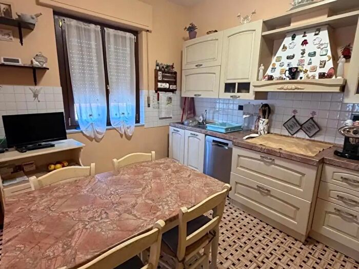 Casa con 6 locali in vendita in Castelnuovo Magra