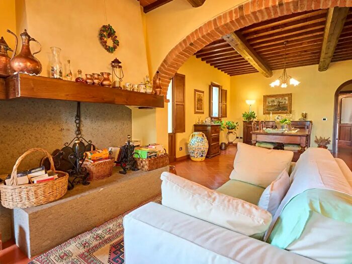 Casa con 20 locali in vendita in Lastra A Signa
